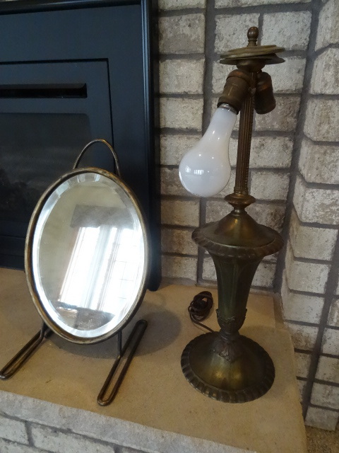 lot 20 image: Vintage Table Top Mirror & Lamp Brass