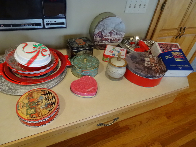 lot 31 image: Misc Metal Tins, Cookie Cutters,