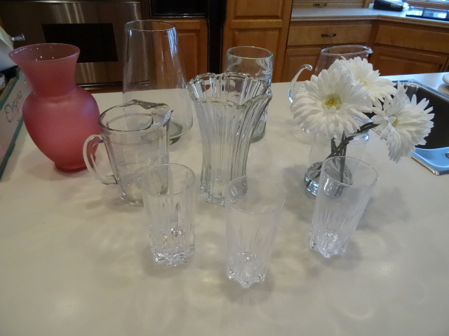 lot 42 image: Vases, Pitchers, Glasses, Daisy Floral