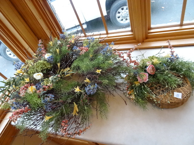 lot 50 image: Floral Wreath & Wall Hanging