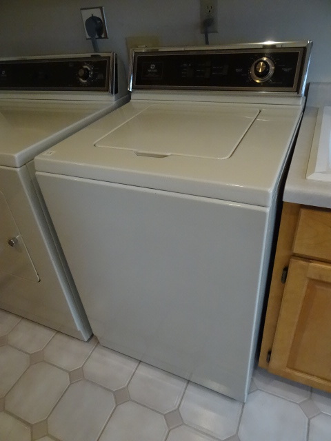 lot 55 image: Maytag Washer L4612 Electric Heavy Duty