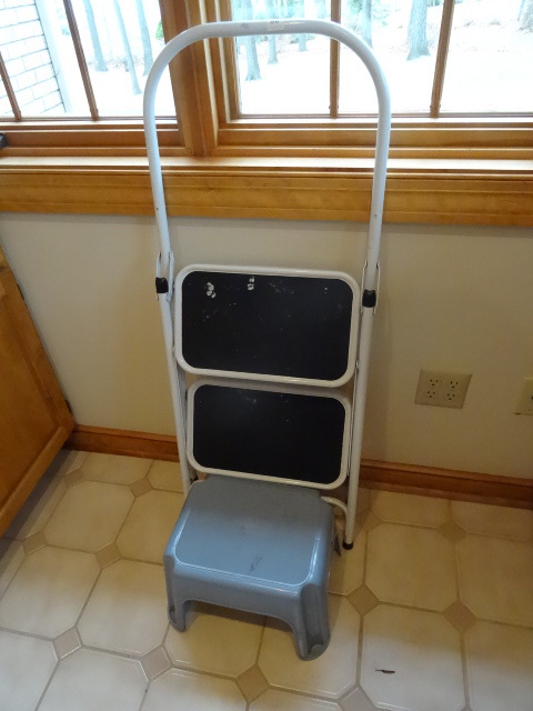 lot 60 image: 2 Step Stools