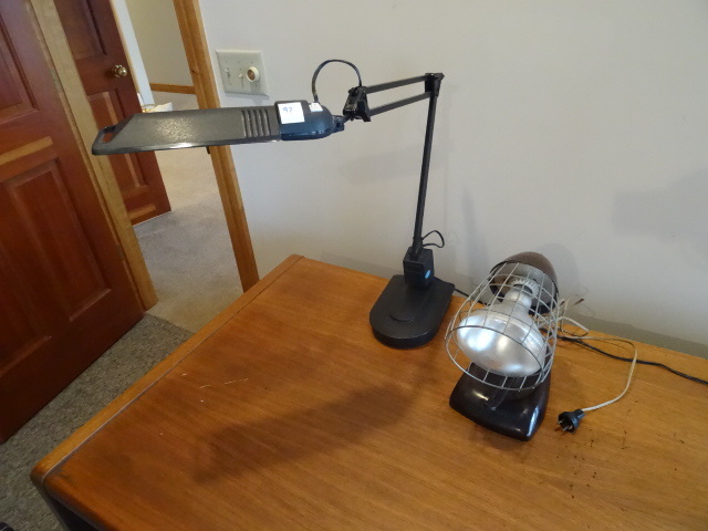 lot 92 image: Vintage Heat Lamp & Desk Lamp