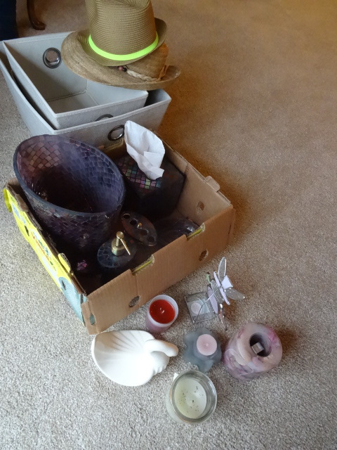 lot 101 image: Bathroom Dcor, Totes, Hats, Candles