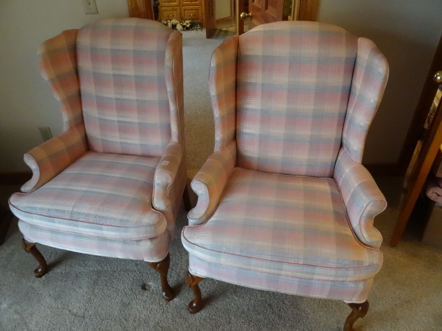 lot 103 image: 2 Matching Wing Chairs