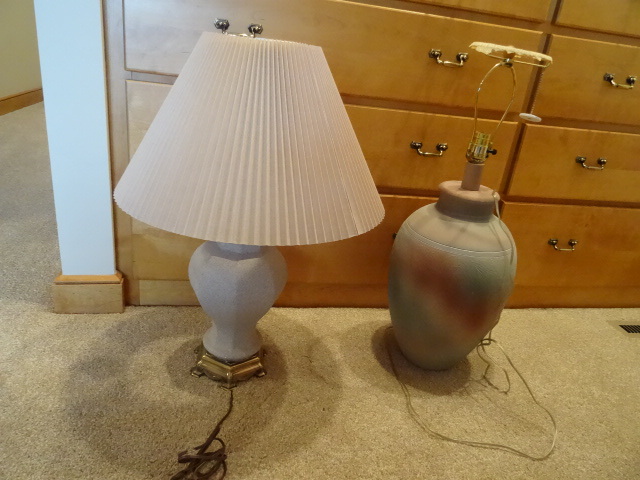 lot 105 image: 2 Lamps