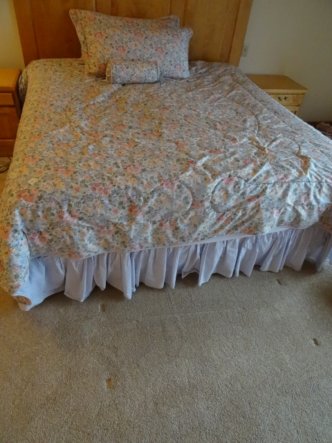 lot 107 image: King Size Metal Frame WFull Mattress
