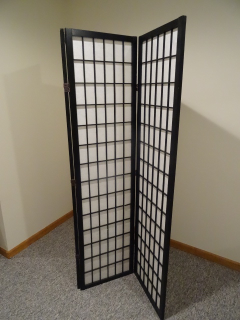 lot 117 image: Foldable Floor Screen 72 Screen