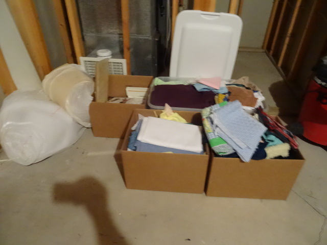 lot 122 image: Misc Fabric, Quilting, Sewing Stuff