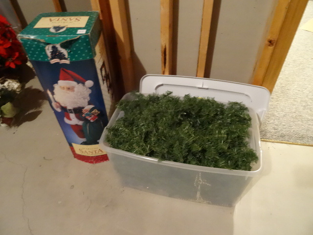 lot 127 image: Animated 29 Santa And Christmas Garland