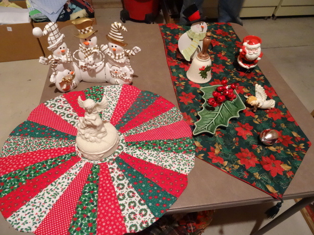 lot 137 image: Misc Christmas Dcor