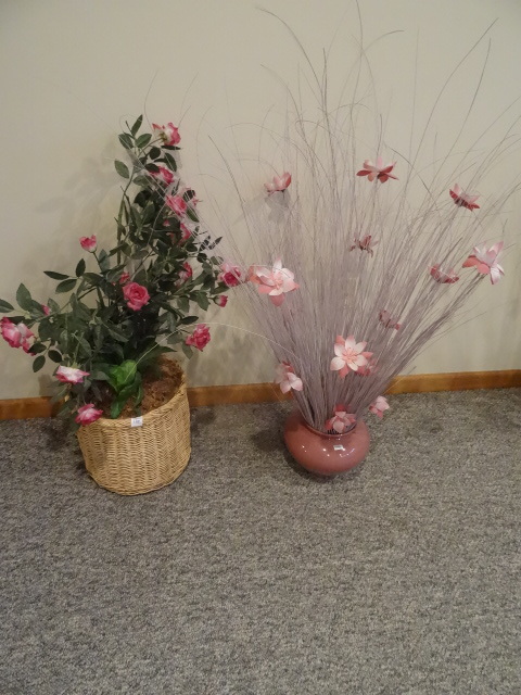 lot 170 image: 2 Floral Arrangements