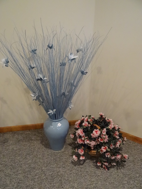 lot 171 image: 2 Floral Arrangements
