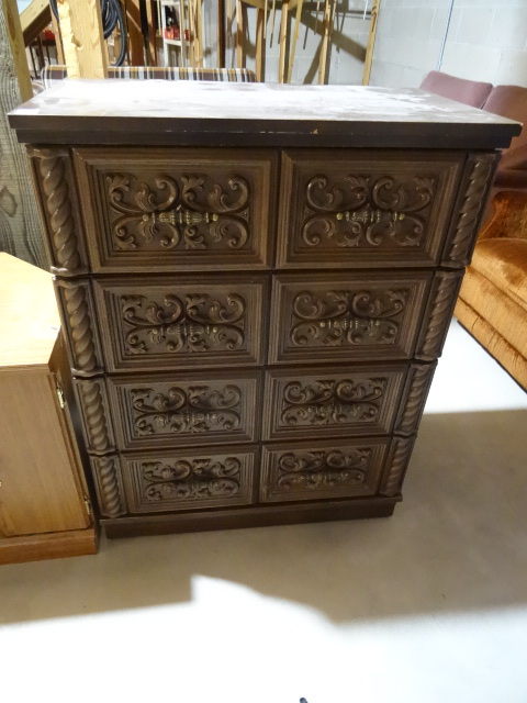 lot 189 image: 4 Drawer Dresser 30 X 17 X 39