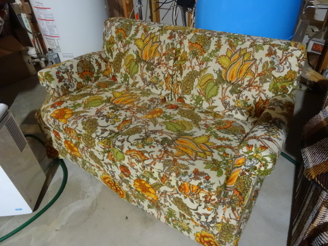 lot 199 image: Love Seat 54 X 33 X 29