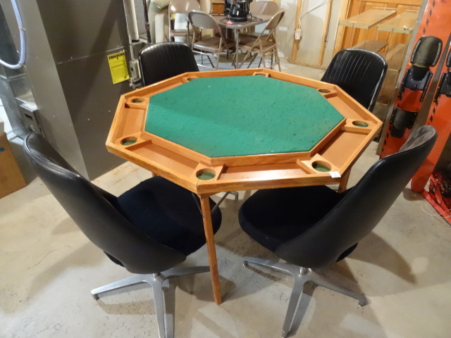 lot 200 image: Folding Wood Poker Table