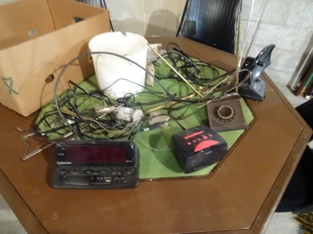 lot 209 image: Clock Radios, TV Antennas And More