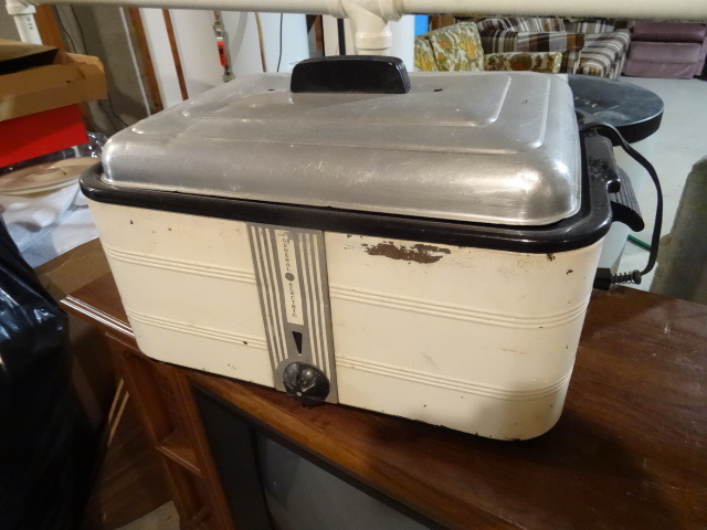 lot 211 image: Vintage Roaster Pan