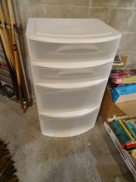 lot 213 image: Steralite 4 drawer storage caninet