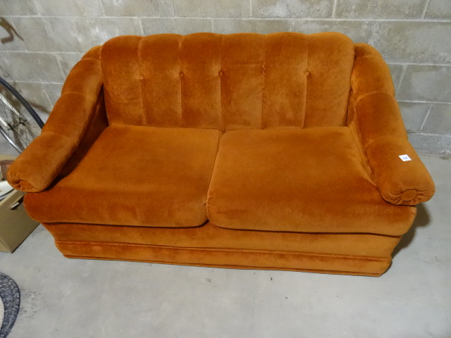 lot 218 image: Love Seat Permatex 57 X 38 X 30