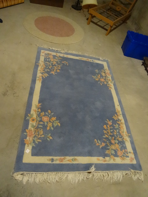 lot 223 image: Rectangle Area Rug WFringe 72 X 49