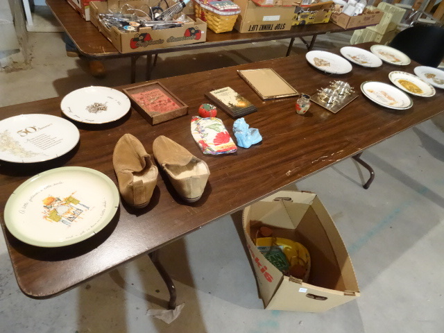 lot 237 image: Holly Hobbie Collector Plates