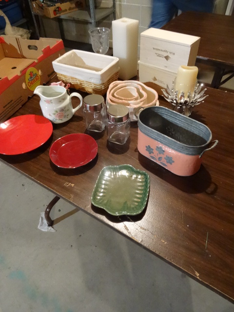 lot 244 image: Misc Decorations, Baskets, Candles,