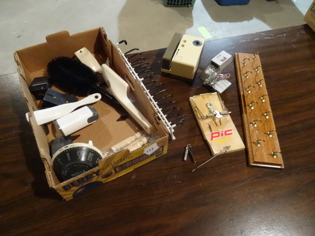 lot 250 image: Misc Key Hangers, Cup Hangers,