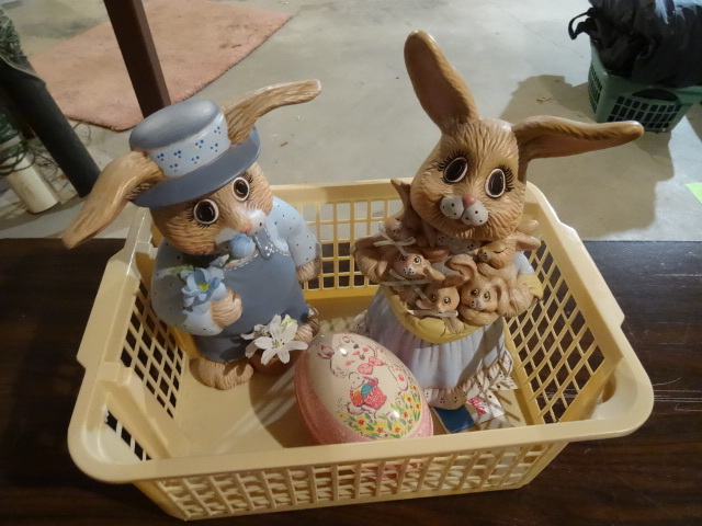 lot 251 image: Ceramic Easter Bunnies