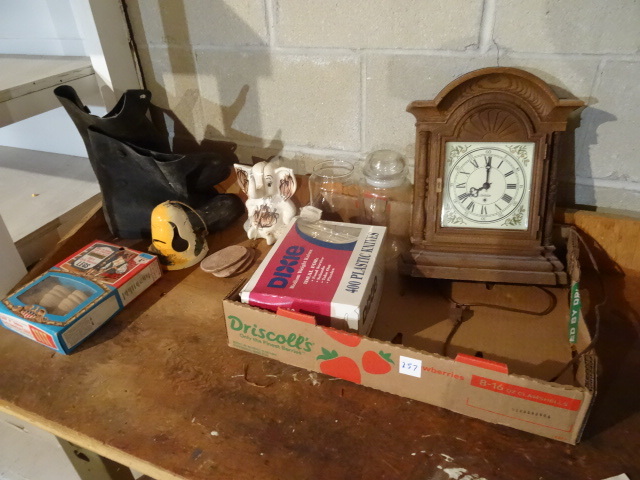 lot 257 image: Box Misc Wind Chimes, Sun Beam Clock