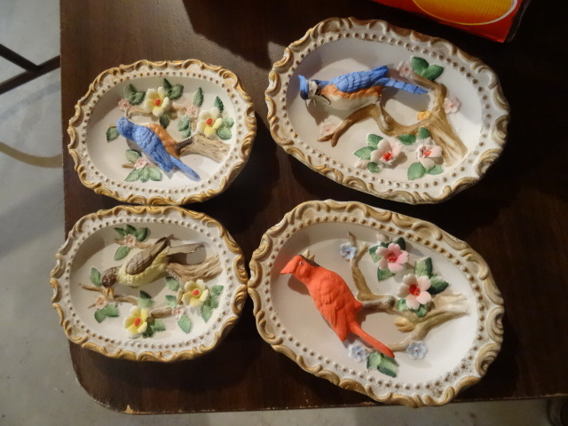 lot 258 image: 4 Ceramic Wall Hangings Bird Plaques