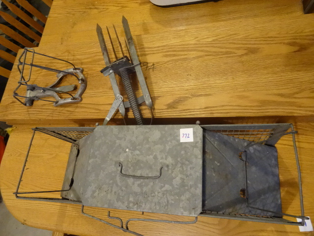 lot 272 image: Live Traps & 2 Mole Traps