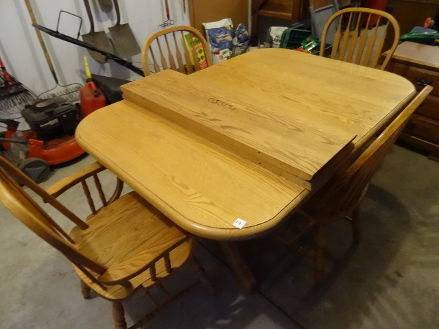 lot 271 image: Oak Dinette Table W4 Chairs