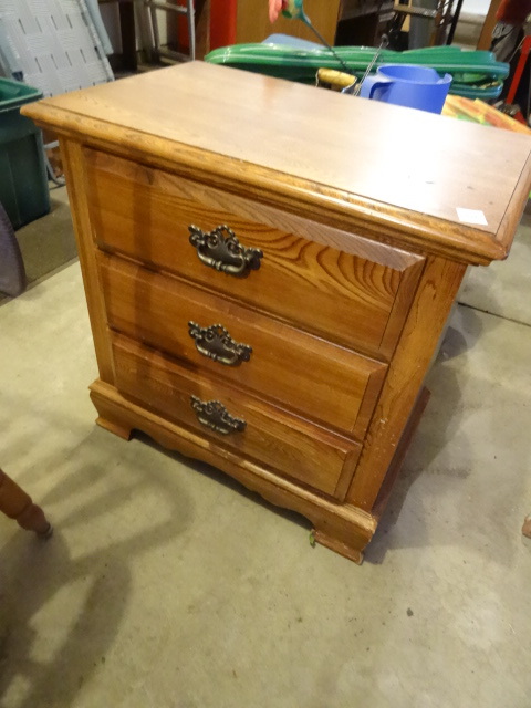 lot 276 image: 3 Drawer Night Stand 27 X 16 X 27