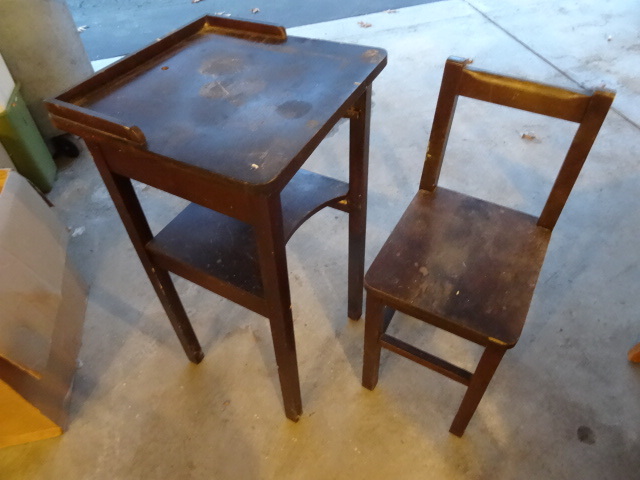 lot 278 image: Vintage Phone TableChilds Desk