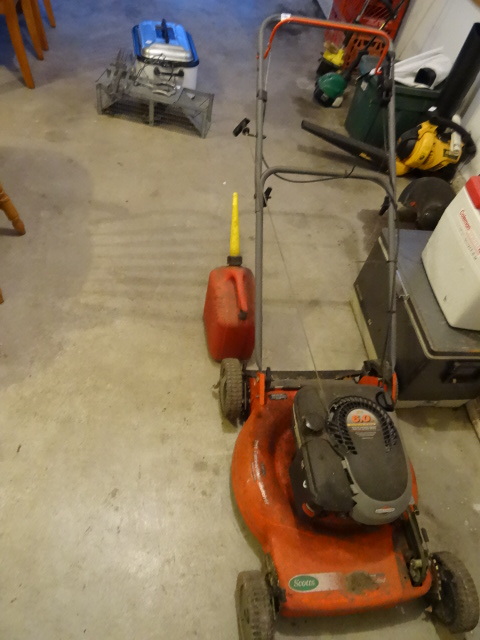lot 284 image: Scotts Mower Self Propelled