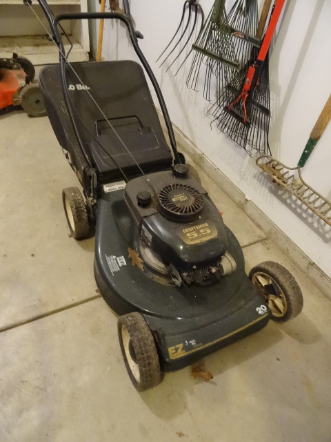 lot 285 image: Craftsman Push Mower