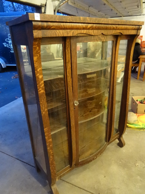 lot 290 image: Antique China Hutch Curved Front