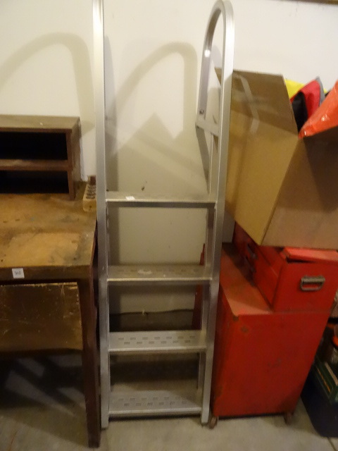 lot 311 image: Aluminum Dock Ladder 4 Steps