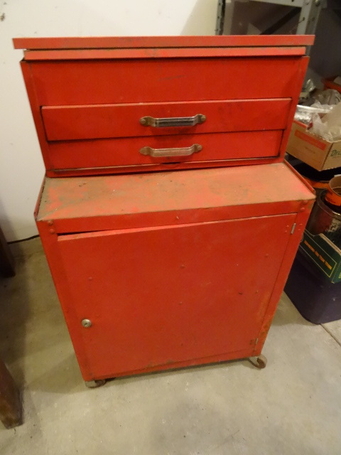 lot 313 image: 2 Drawer Top Box Bottom Roller Cabinet