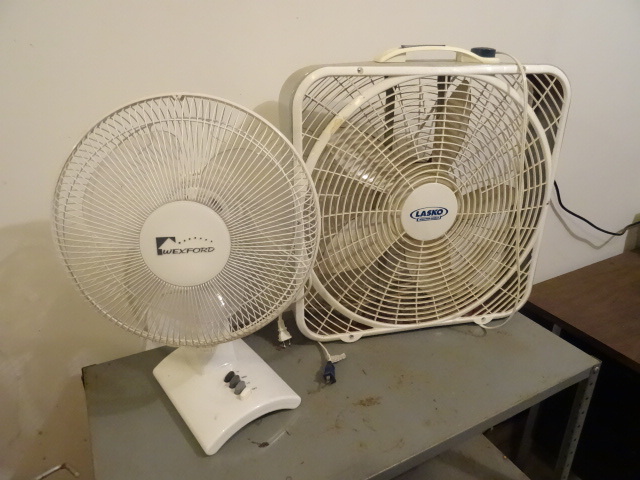 lot 319 image: Oscillating Fan & Box Fan