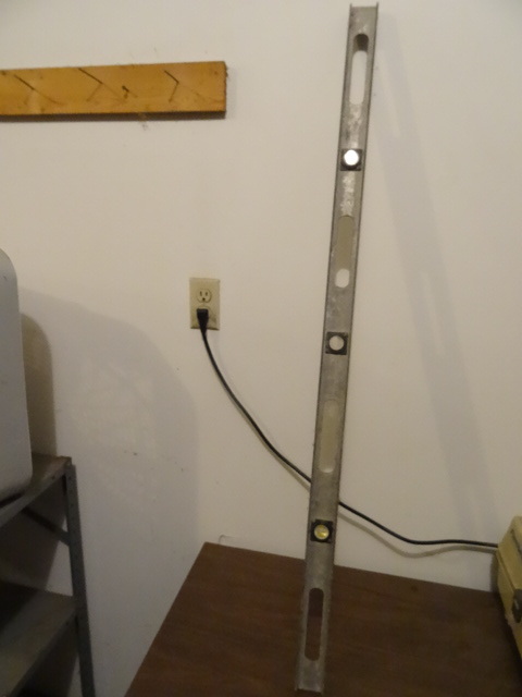 lot 321 image: 4 Ft. Aluminum Level