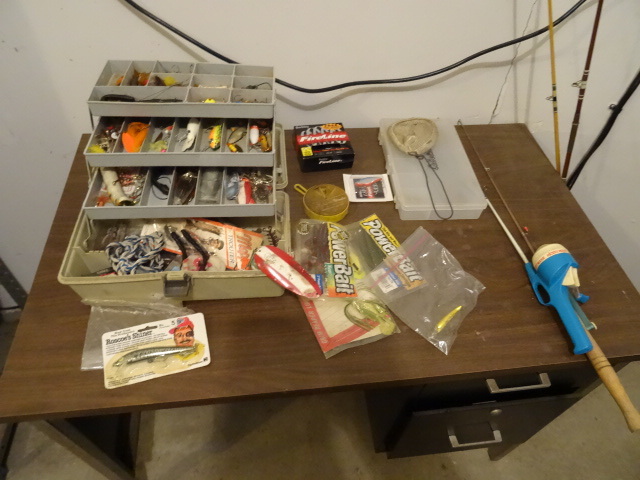 lot 322 image: Tackle Box WMisc Tackle & Fishing Rods