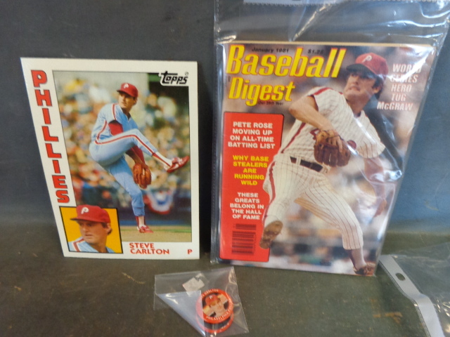 lot 10 image: Steve Carlton Vintage Magazines, Pins and Cards