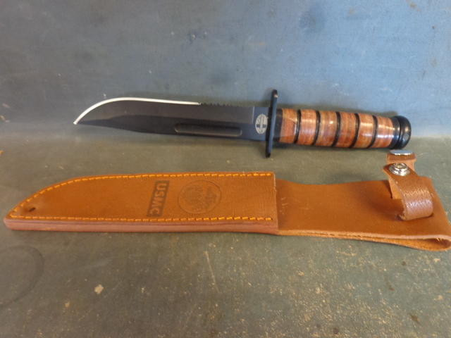 lot 21 image: Mossburg USMC Bowie Knife