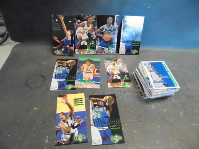 lot 58 image: Collection of Twins Baseball Cards