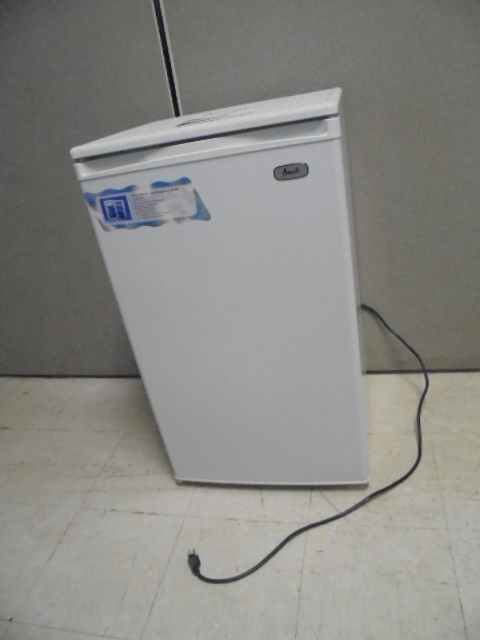 lot 43 image: Mini Refrigerator