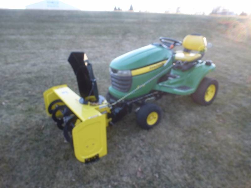 John Deere X 304 Lawn Tractor AWS