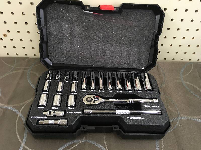 lot 31 image: Powerbuilt TOOL SET, MSRP $24.99