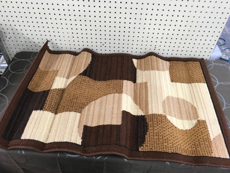 lot 14 image: Dallas Zoom Zoom 111 x 33  Brown, MSRP $19.99